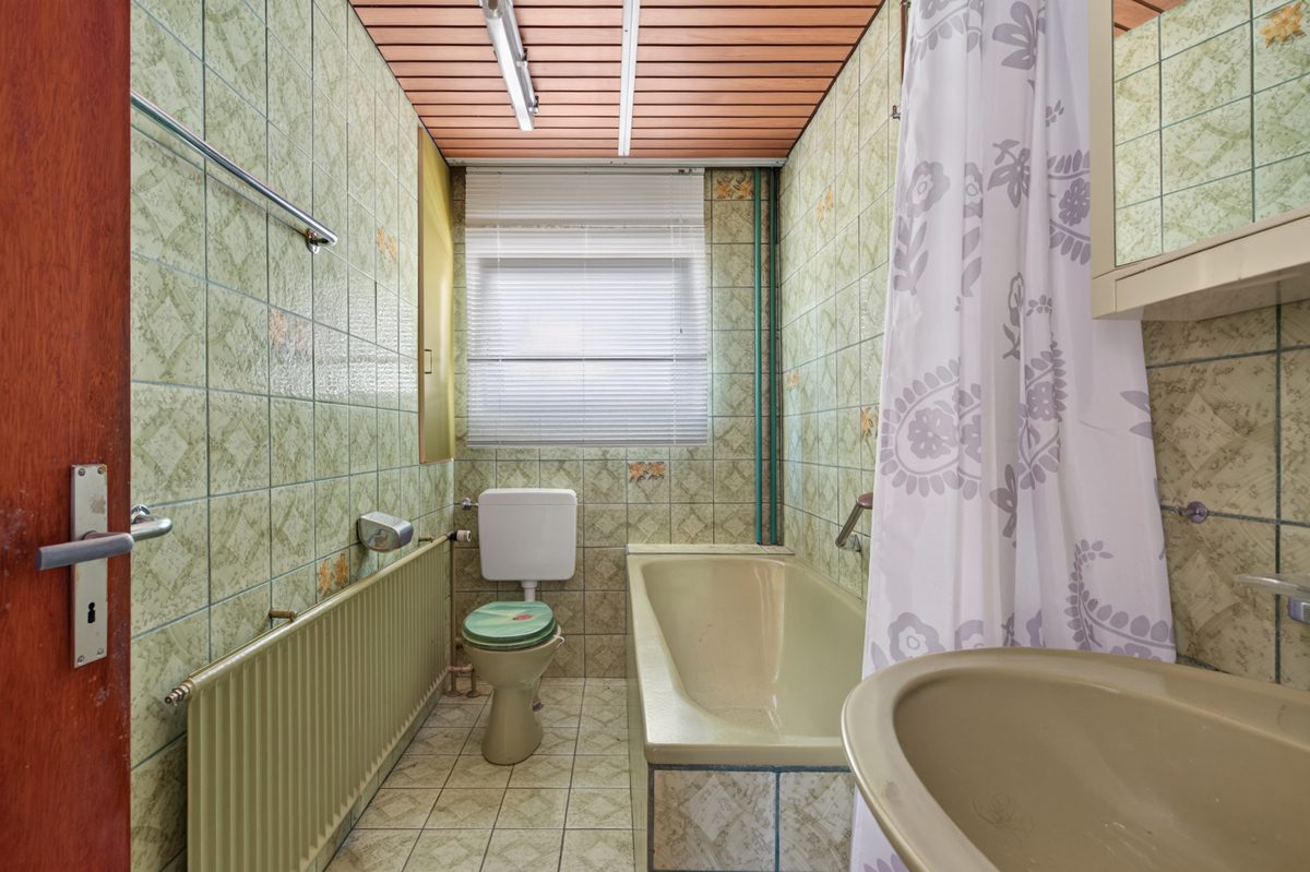 Bad Immobilienangebot - Karlsruhe / Knielingen - Wohnen & Anlage - Sanierungsobjekt mit großem Grundstück und vielseitigen Nebengebäuden