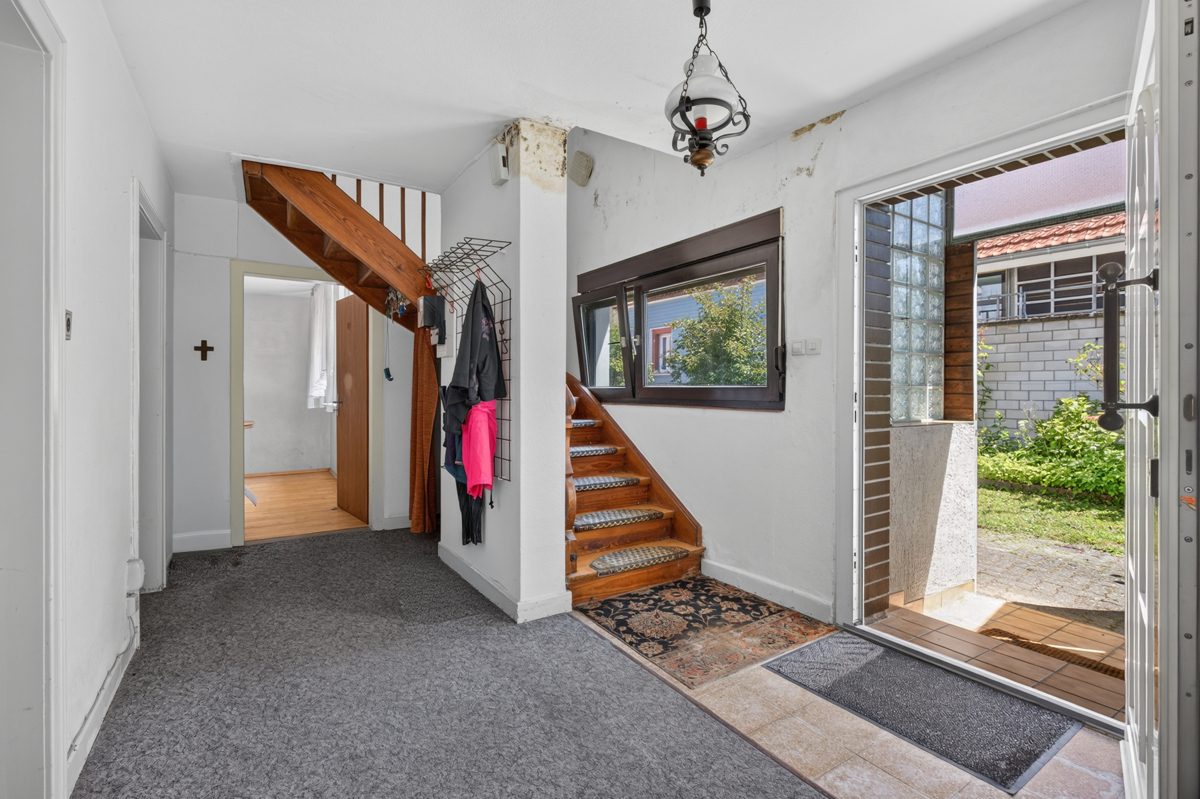 Eingangsbereich Immobilienangebot - Karlsruhe / Knielingen - Wohnen & Anlage - Sanierungsobjekt mit großem Grundstück und vielseitigen Nebengebäuden