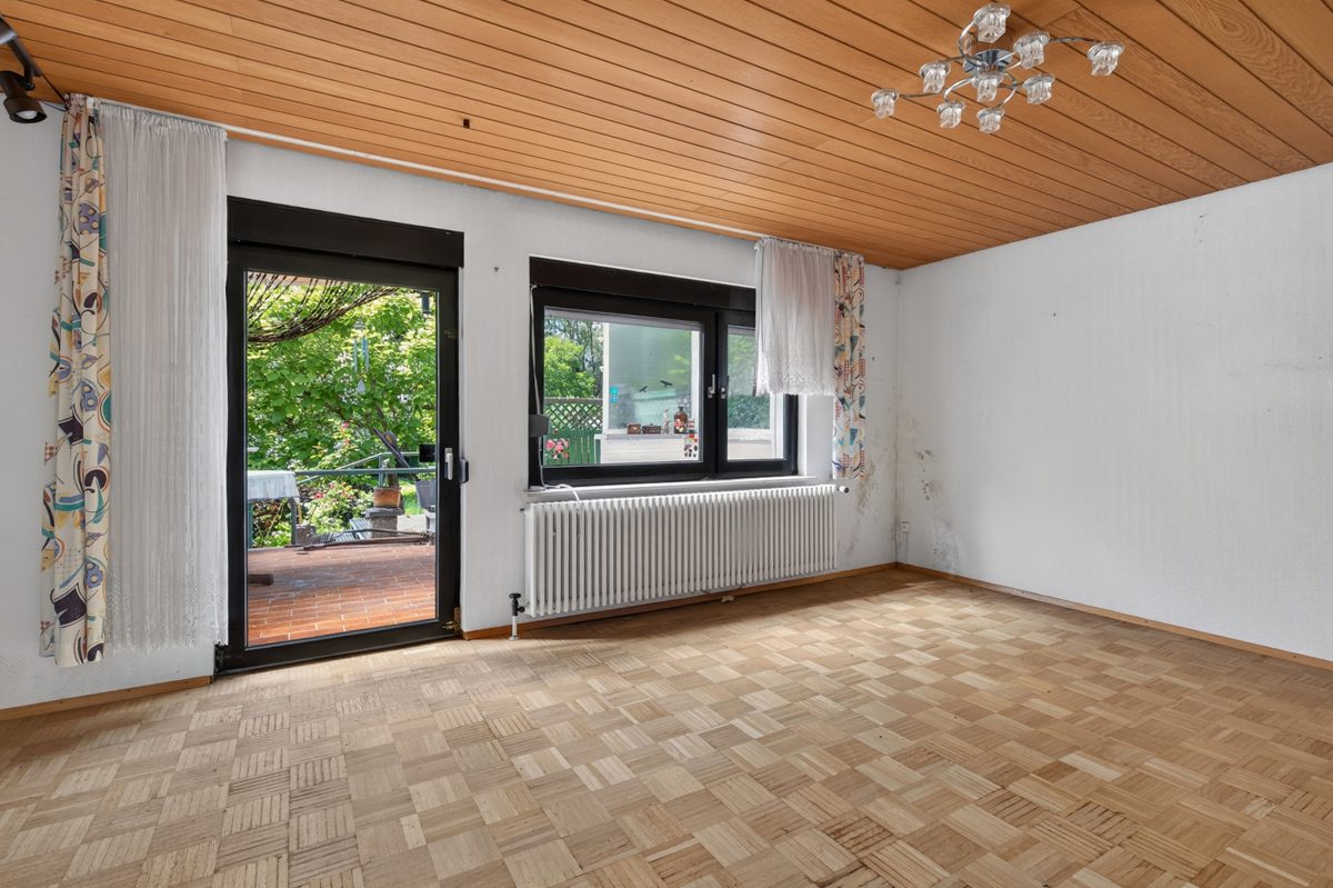 EG Wohnzimmer a Immobilienangebot - Karlsruhe / Knielingen - Wohnen & Anlage - Sanierungsobjekt mit großem Grundstück und vielseitigen Nebengebäuden