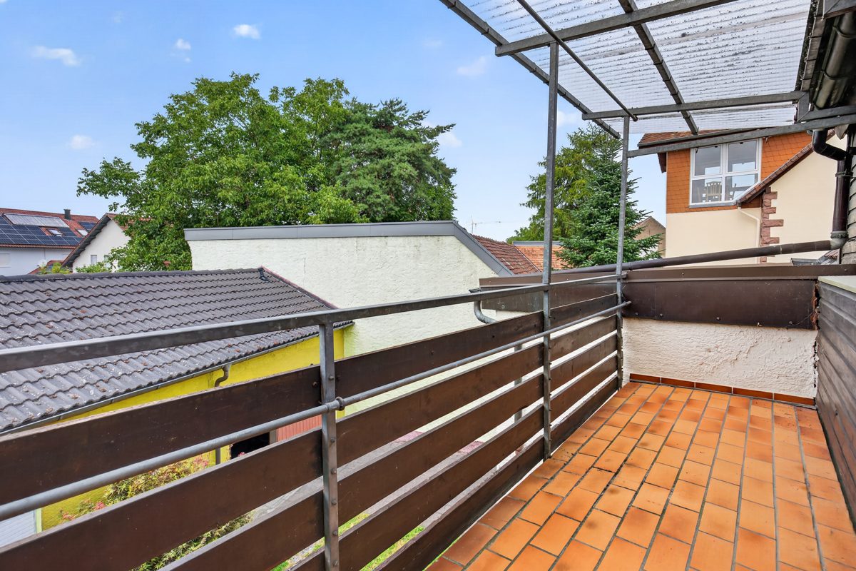 Vorderhaus OG Balkon Immobilienangebot - Karlsruhe / Durlach-Aue - Wohnen & Anlage - Zwei Häuser auf einem Grundstück im Herzen von Aue – Sale & Lease Back