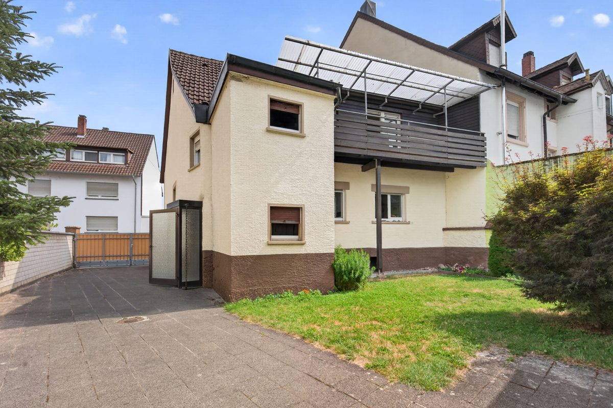 Außenansicht Vorderhaus Immobilienangebot - Karlsruhe / Durlach-Aue - Wohnen & Anlage - Zwei Häuser auf einem Grundstück im Herzen von Aue – Sale & Lease Back