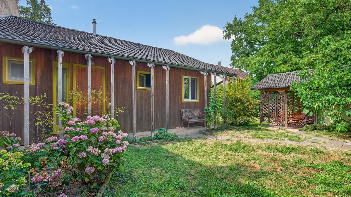 Immobilienangebot - Karlsruhe / Durlach-Aue - Wohnen & Anlage - Zwei Häuser auf einem Grundstück im Herzen von Aue – Sale & Lease Back
