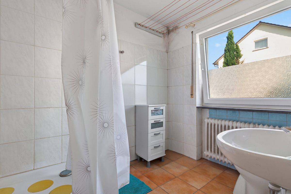 EG Wohnung links Bad Immobilienangebot - Karlsruhe / Grünwinkel - Wohnen & Anlage - Vollvermietetes 5-Familien-Wohnhaus mit Entwicklungspotenzial