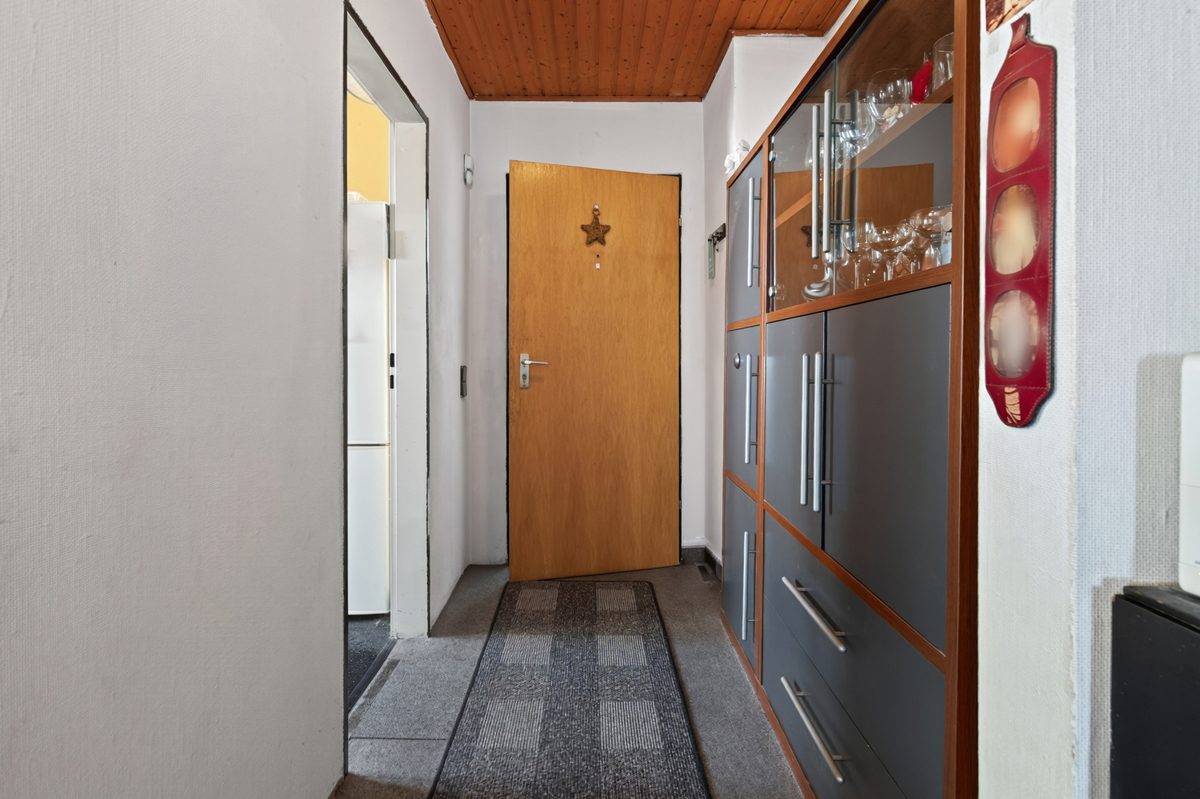 EG Wohnung rechts Flur Immobilienangebot - Karlsruhe / Grünwinkel - Wohnen & Anlage - Vollvermietetes 5-Familien-Wohnhaus mit Entwicklungspotenzial