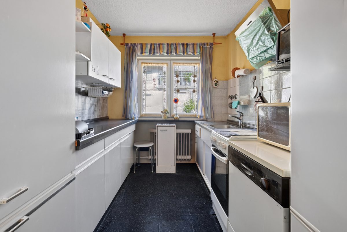 Eg Wohnung rechts Küche Immobilienangebot - Karlsruhe / Grünwinkel - Wohnen & Anlage - Vollvermietetes 5-Familien-Wohnhaus mit Entwicklungspotenzial