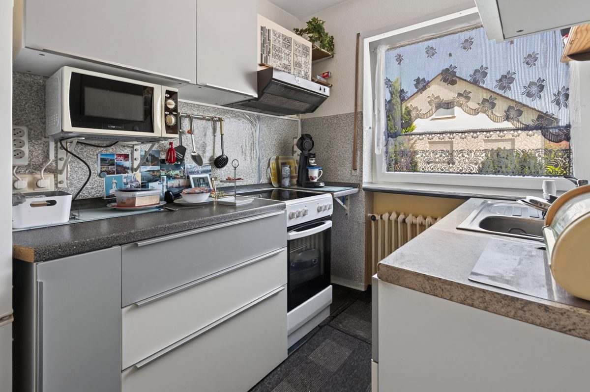 OG Wohnung links Küche Immobilienangebot - Karlsruhe / Grünwinkel - Wohnen & Anlage - Vollvermietetes 5-Familien-Wohnhaus mit Entwicklungspotenzial