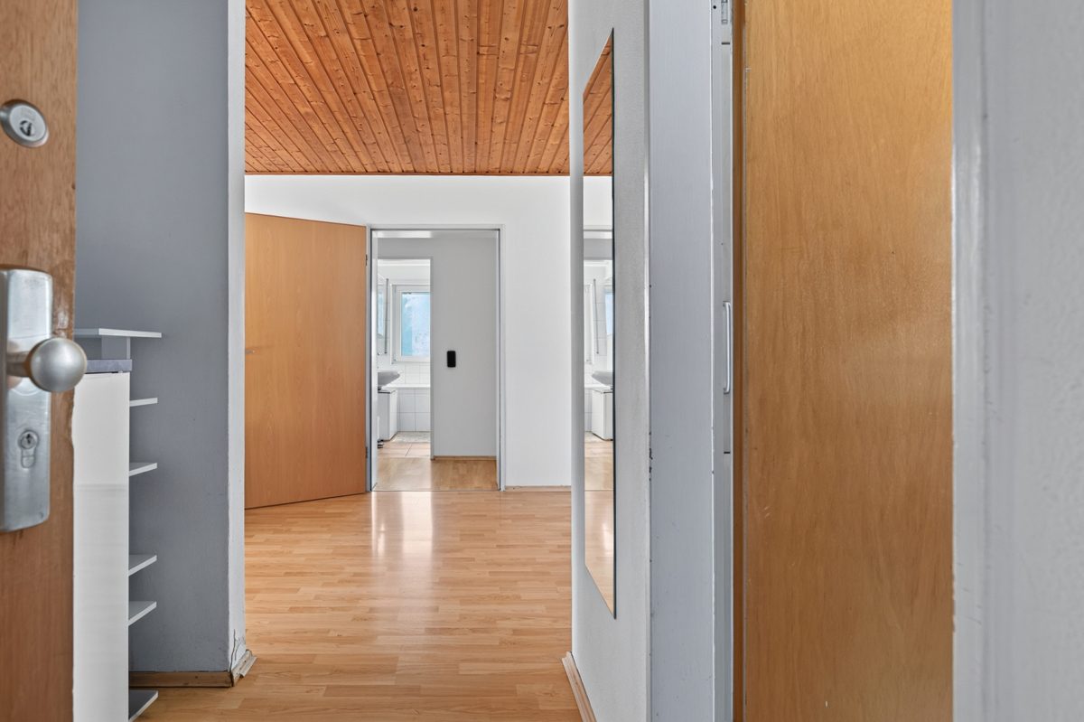 OG Wohnung rechts Flur Immobilienangebot - Karlsruhe / Grünwinkel - Wohnen & Anlage - Vollvermietetes 5-Familien-Wohnhaus mit Entwicklungspotenzial