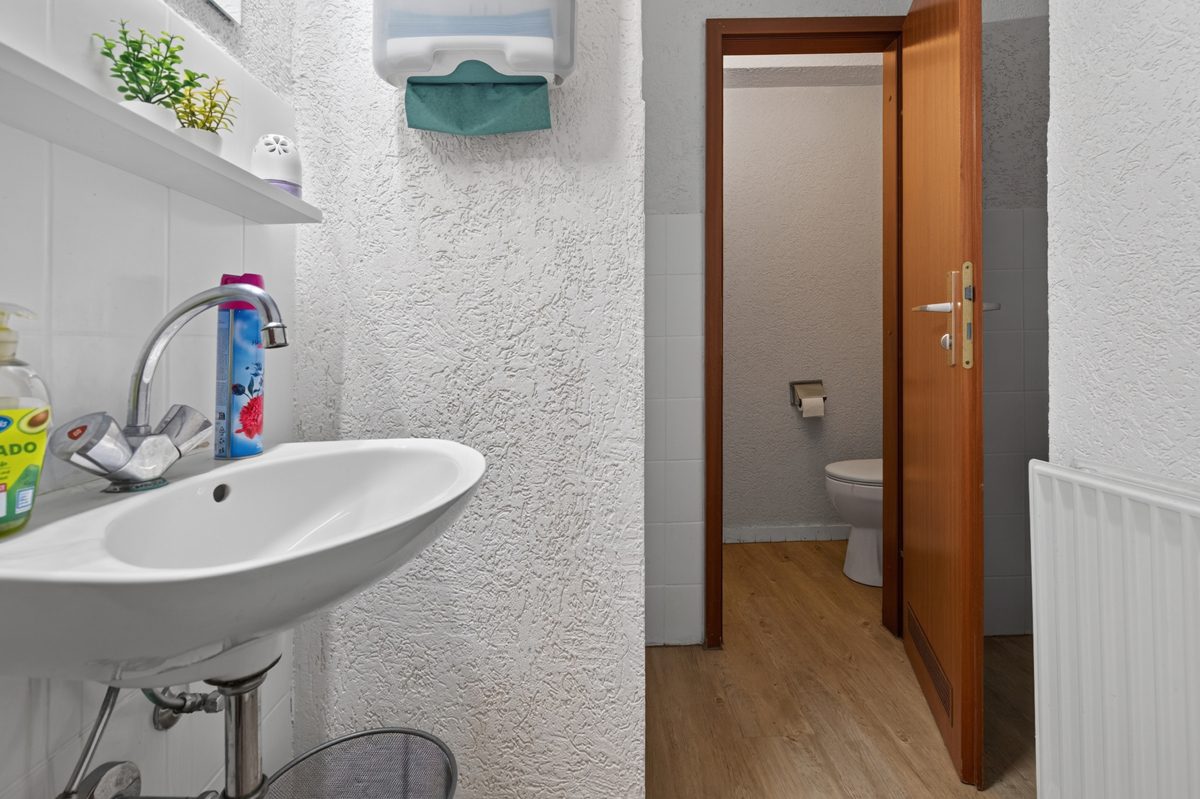 Immobilienangebot - Karlsruhe / Neureut - Rest & Gewerbe - Süße Rendite: Vermietete Eisdiele als Kapitalanlage