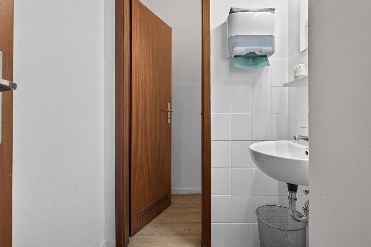 Immobilienangebot - Karlsruhe / Neureut - Rest & Gewerbe - Süße Rendite: Vermietete Eisdiele als Kapitalanlage
