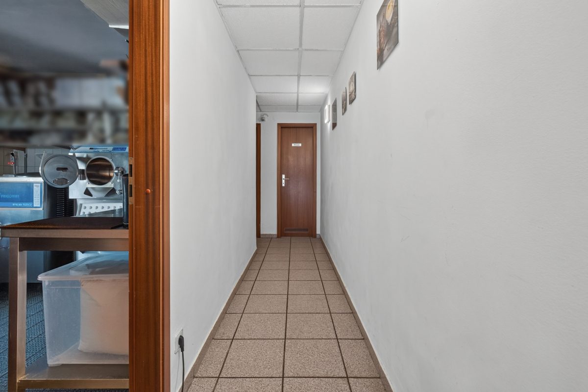 Immobilienangebot - Karlsruhe / Neureut - Rest & Gewerbe - Süße Rendite: Vermietete Eisdiele als Kapitalanlage