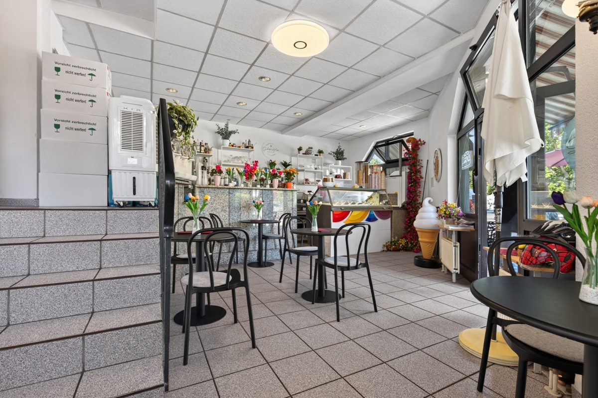 Immobilienangebot - Karlsruhe / Neureut - Rest & Gewerbe - Süße Rendite: Vermietete Eisdiele als Kapitalanlage