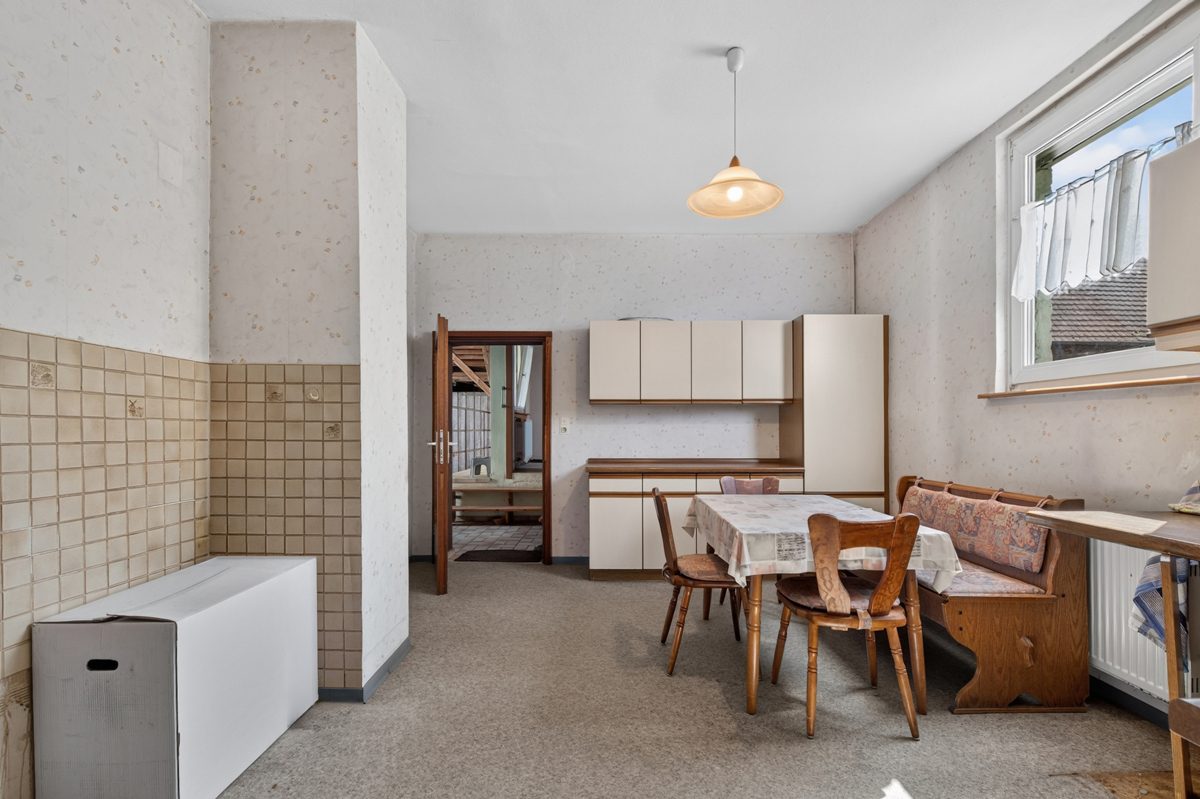 EG Küche Immobilienangebot - Stutensee / Staffort - Grundstücke - Grundstück mit Bestandsgebäude – Vielseitiges Sanierungs- und Neubaupotenzial in Stutensee-Staffort