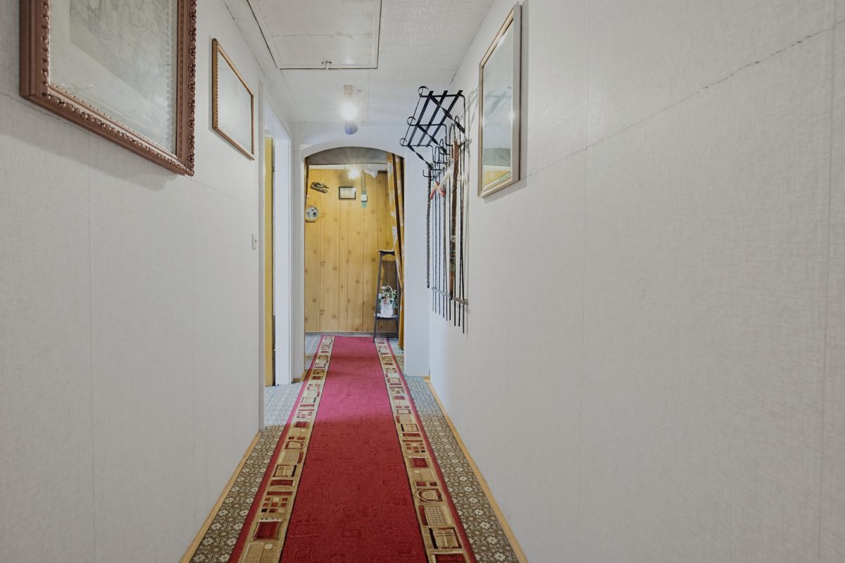 OG Flur Immobilienangebot - Graben-Neudorf - Wohnen & Anlage - Zwei sanierungsbedürftige Einfamilienhäuser mit zwei Scheunen – viel Potenzial für Ihre Ideen