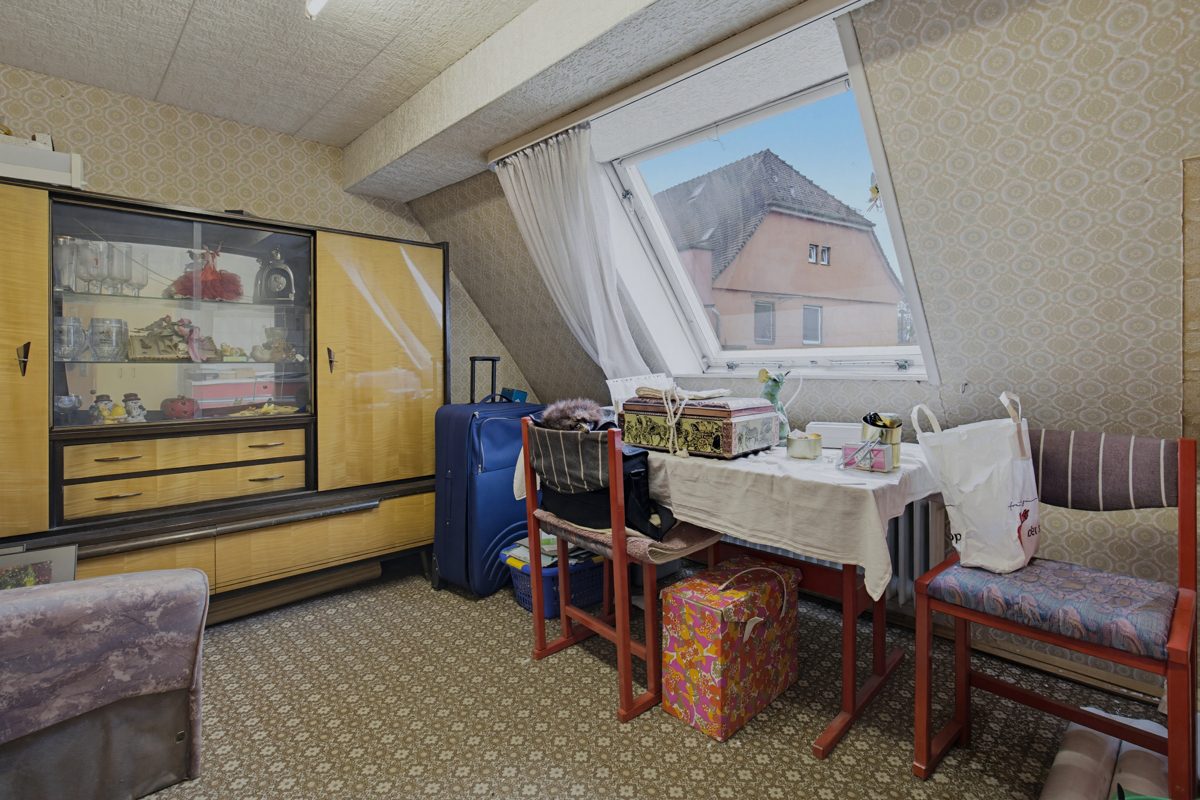 OG Gästezimmer Immobilienangebot - Graben-Neudorf - Wohnen & Anlage - Zwei sanierungsbedürftige Einfamilienhäuser mit zwei Scheunen – viel Potenzial für Ihre Ideen
