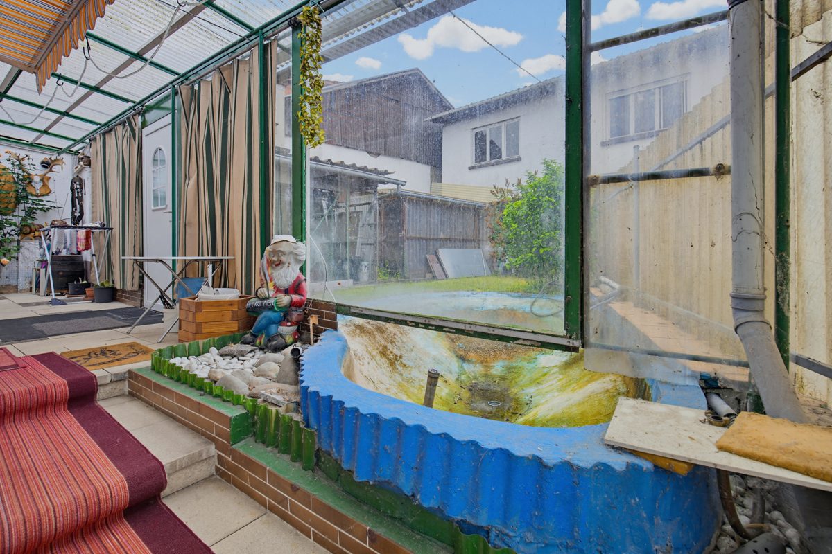 Wintergarten Immobilienangebot - Graben-Neudorf - Wohnen & Anlage - Zwei sanierungsbedürftige Einfamilienhäuser mit zwei Scheunen – viel Potenzial für Ihre Ideen