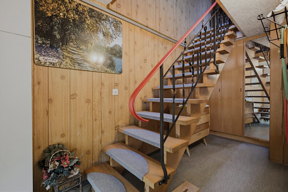 EG Eingangsbereich Immobilienangebot - Graben-Neudorf - Wohnen & Anlage - Zwei sanierungsbedürftige Einfamilienhäuser mit zwei Scheunen – viel Potenzial für Ihre Ideen