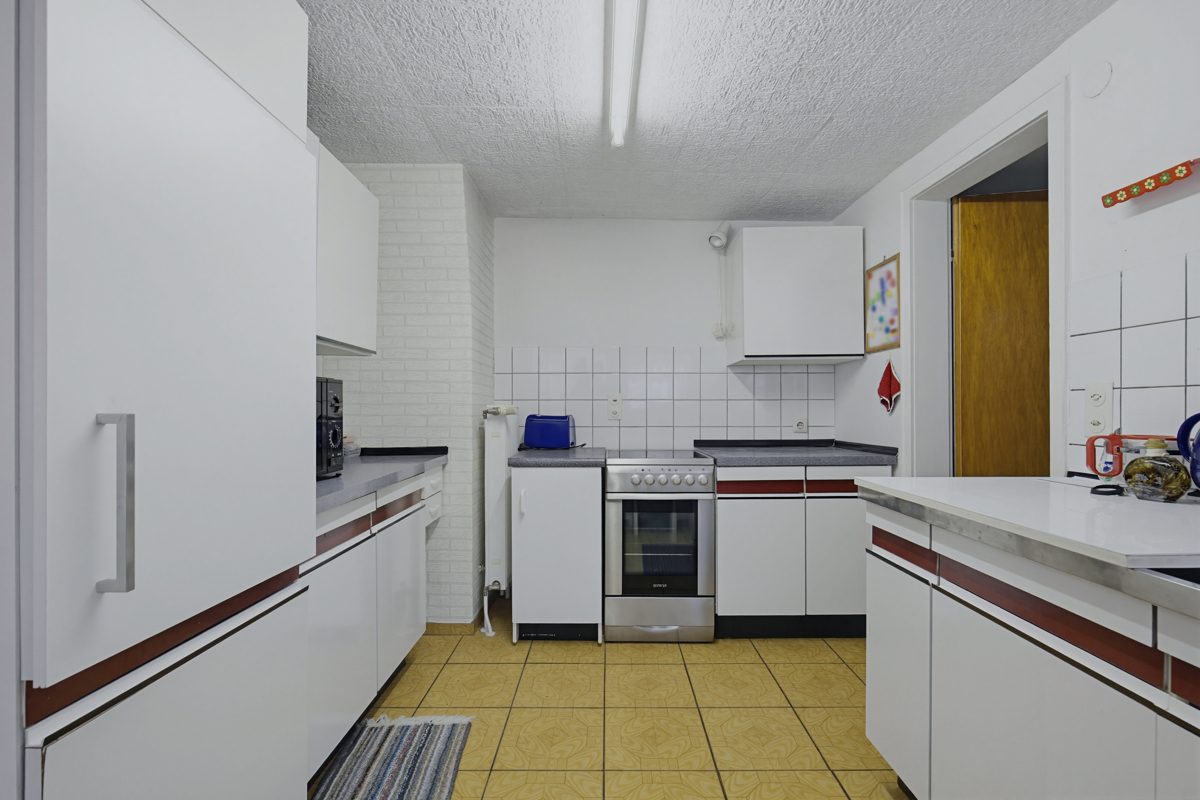 EG Küche Immobilienangebot - Graben-Neudorf - Wohnen & Anlage - Zwei sanierungsbedürftige Einfamilienhäuser mit zwei Scheunen – viel Potenzial für Ihre Ideen