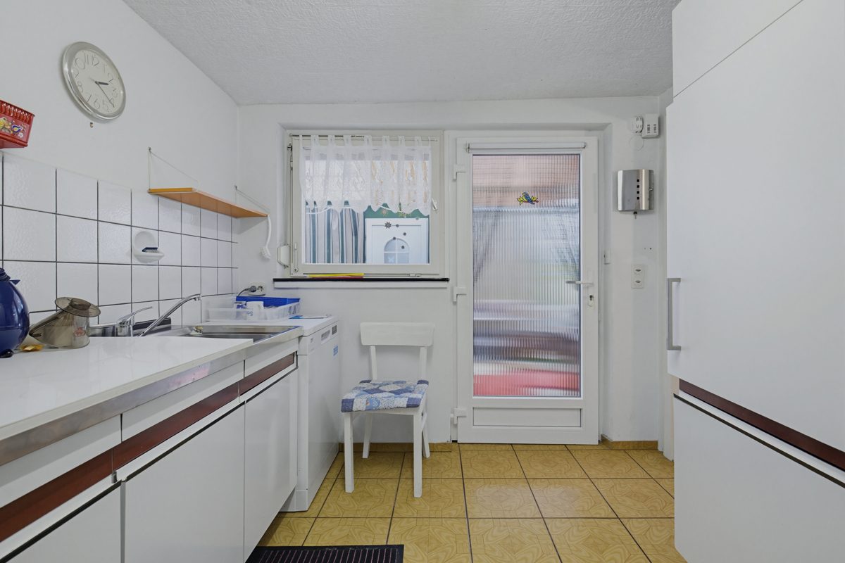 EG Küche Immobilienangebot - Graben-Neudorf - Wohnen & Anlage - Zwei sanierungsbedürftige Einfamilienhäuser mit zwei Scheunen – viel Potenzial für Ihre Ideen