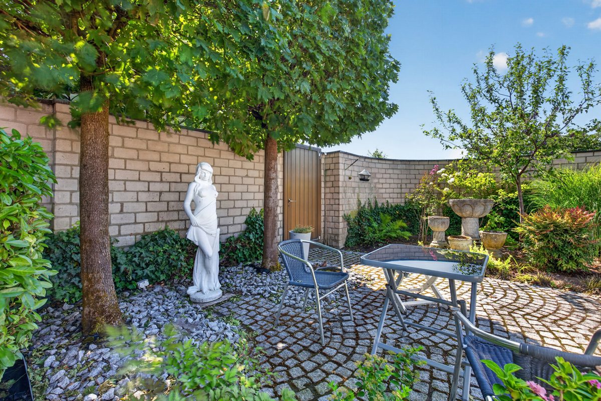 gemütliche Sitzecke Immobilienangebot - Karlsruhe - Wohnen & Anlage - Wohnen auf einer Ebene – mit viel Privatsphäre und einem Garten zum Verlieben
