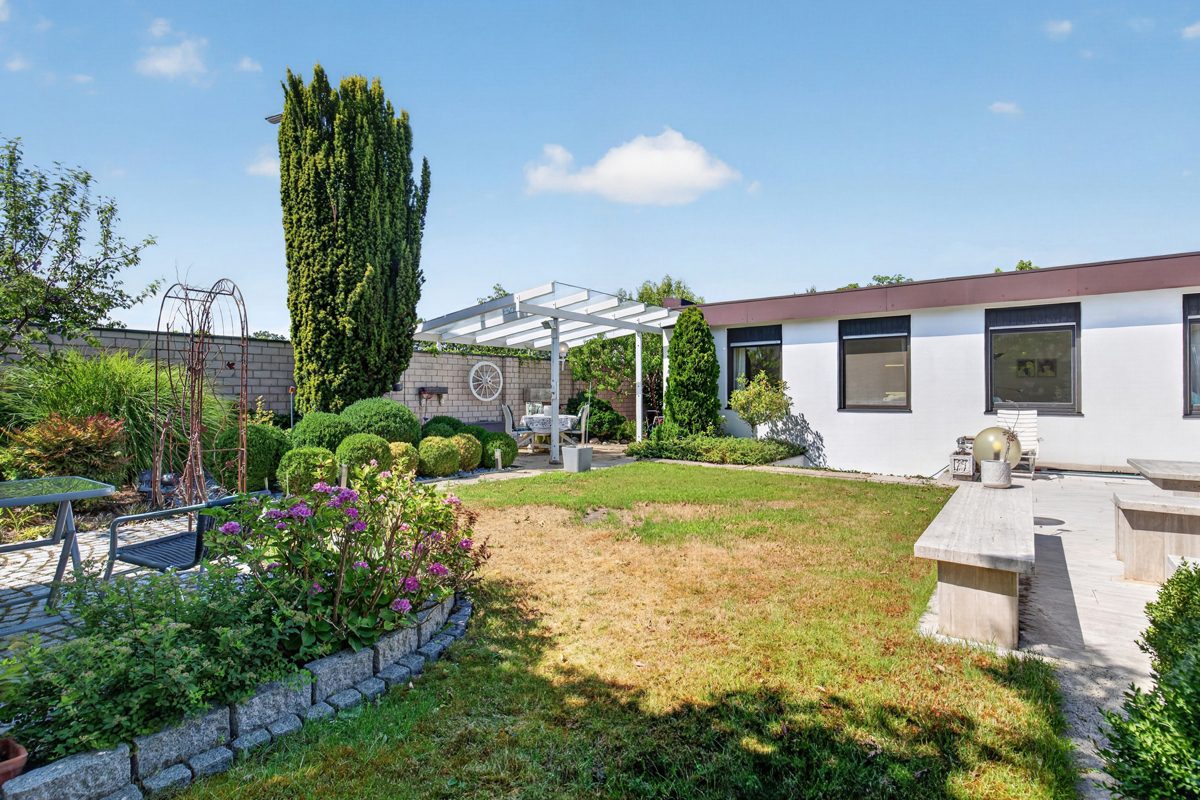uneinsehbarer Garten Immobilienangebot - Karlsruhe - Wohnen & Anlage - Wohnen auf einer Ebene – mit viel Privatsphäre und einem Garten zum Verlieben