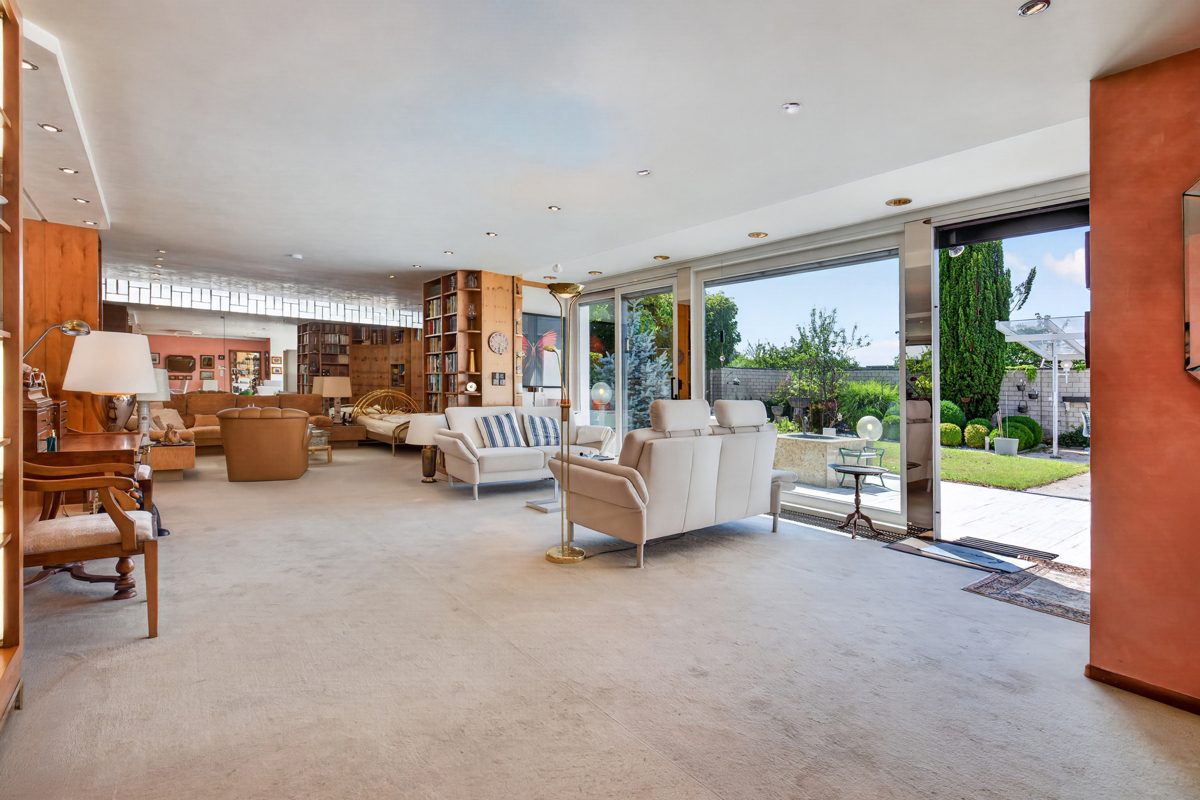 Wohnzimmer Ansicht 2 Immobilienangebot - Karlsruhe - Wohnen & Anlage - Wohnen auf einer Ebene – mit viel Privatsphäre und einem Garten zum Verlieben