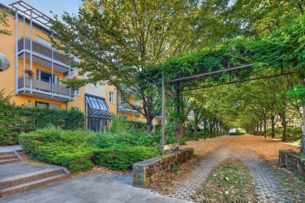 Immobilienangebot - Karlsruhe / Oberreut - Wohnungen - Großzügige 3,5-Zimmer-Wohnung mit ca. 94 m², zwei Balkonen und Garage