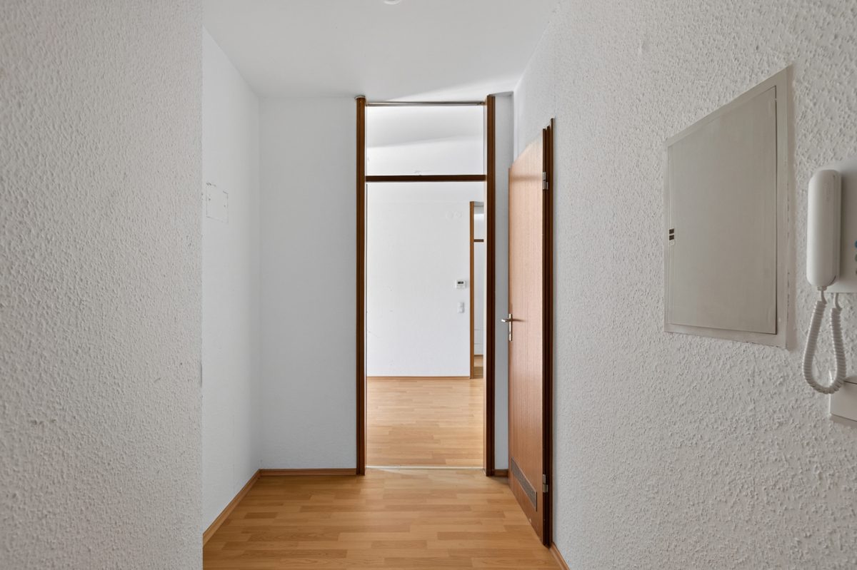 Immobilienangebot - Karlsruhe / Oberreut - Wohnungen - Großzügige 3,5-Zimmer-Wohnung mit ca. 94 m², zwei Balkonen und Garage