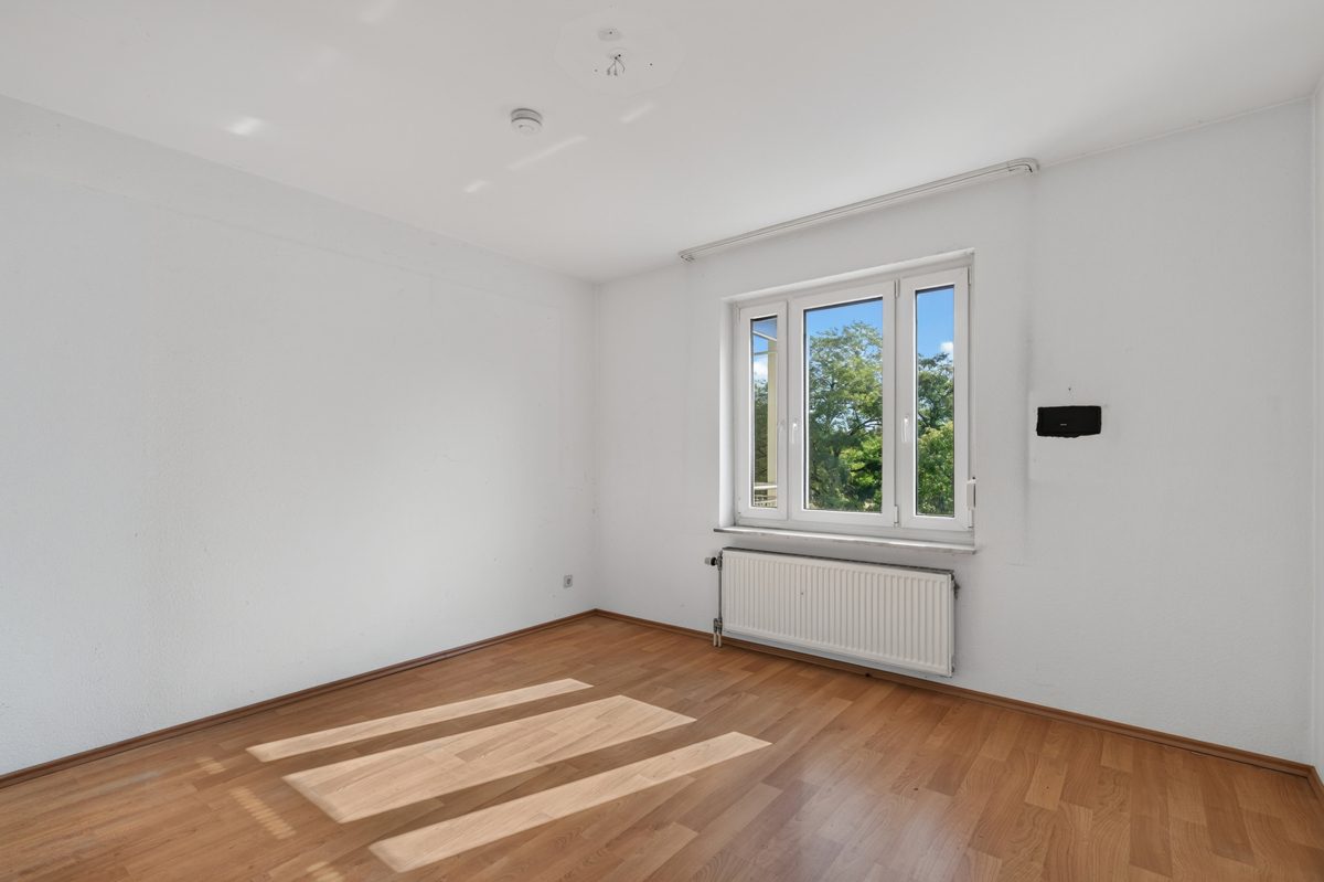Immobilienangebot - Karlsruhe / Oberreut - Wohnungen - Großzügige 3,5-Zimmer-Wohnung mit ca. 94 m², zwei Balkonen und Garage
