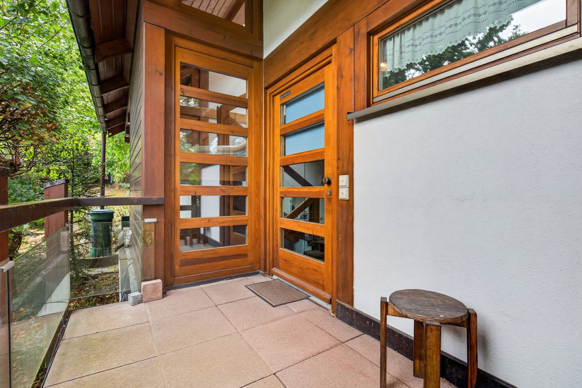 Aussen Eingang Immobilienangebot - Marxzell / Schielberg - Wohnen & Anlage - Viel Raum, Licht und Lebensqualität – Einfamilienhaus mit Einliegerwohnung auf parkähnlichem Grundstück