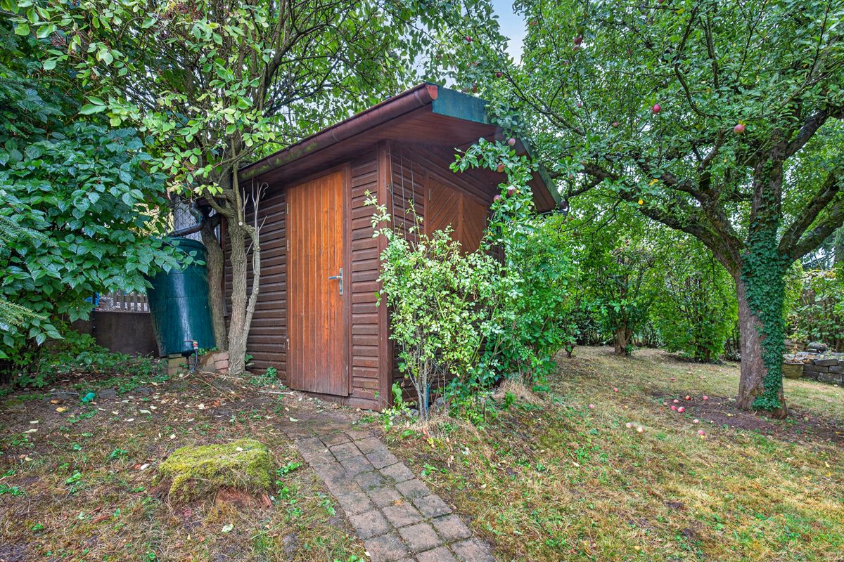 Gartenhaus Immobilienangebot - Marxzell / Schielberg - Wohnen & Anlage - Viel Raum, Licht und Lebensqualität – Einfamilienhaus mit Einliegerwohnung auf parkähnlichem Grundstück