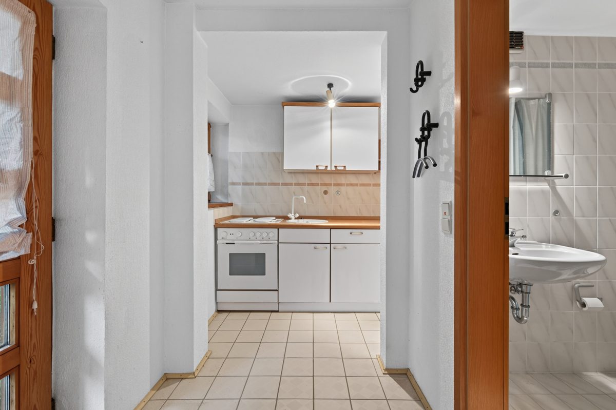 UG Eingang Immobilienangebot - Marxzell / Schielberg - Wohnen & Anlage - Viel Raum, Licht und Lebensqualität – Einfamilienhaus mit Einliegerwohnung auf parkähnlichem Grundstück