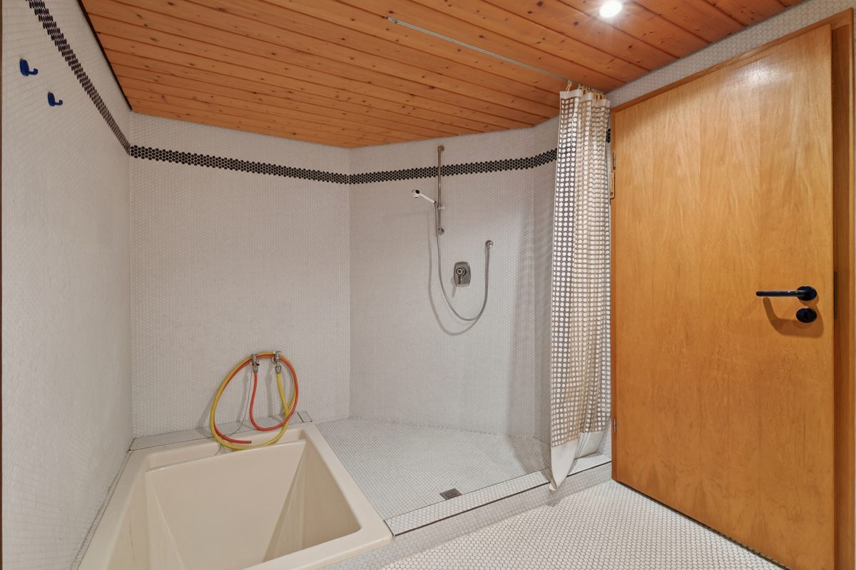 UG Sauna Dusche Immobilienangebot - Marxzell / Schielberg - Wohnen & Anlage - Viel Raum, Licht und Lebensqualität – Einfamilienhaus mit Einliegerwohnung auf parkähnlichem Grundstück