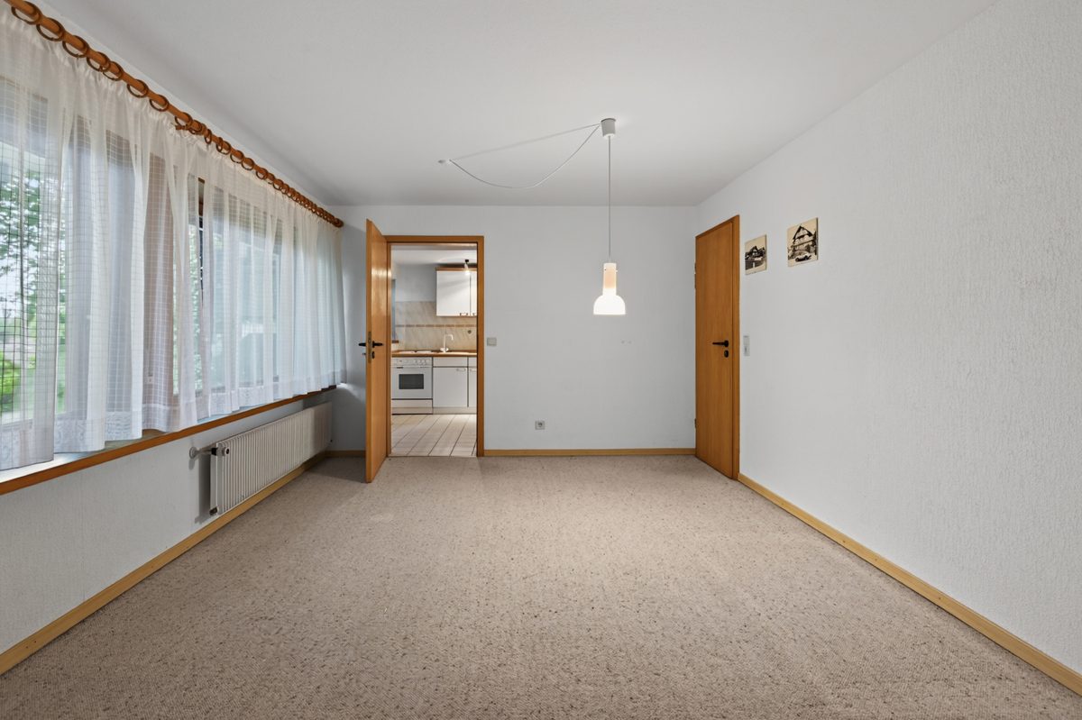UG Wohnzimmer Immobilienangebot - Marxzell / Schielberg - Wohnen & Anlage - Viel Raum, Licht und Lebensqualität – Einfamilienhaus mit Einliegerwohnung auf parkähnlichem Grundstück