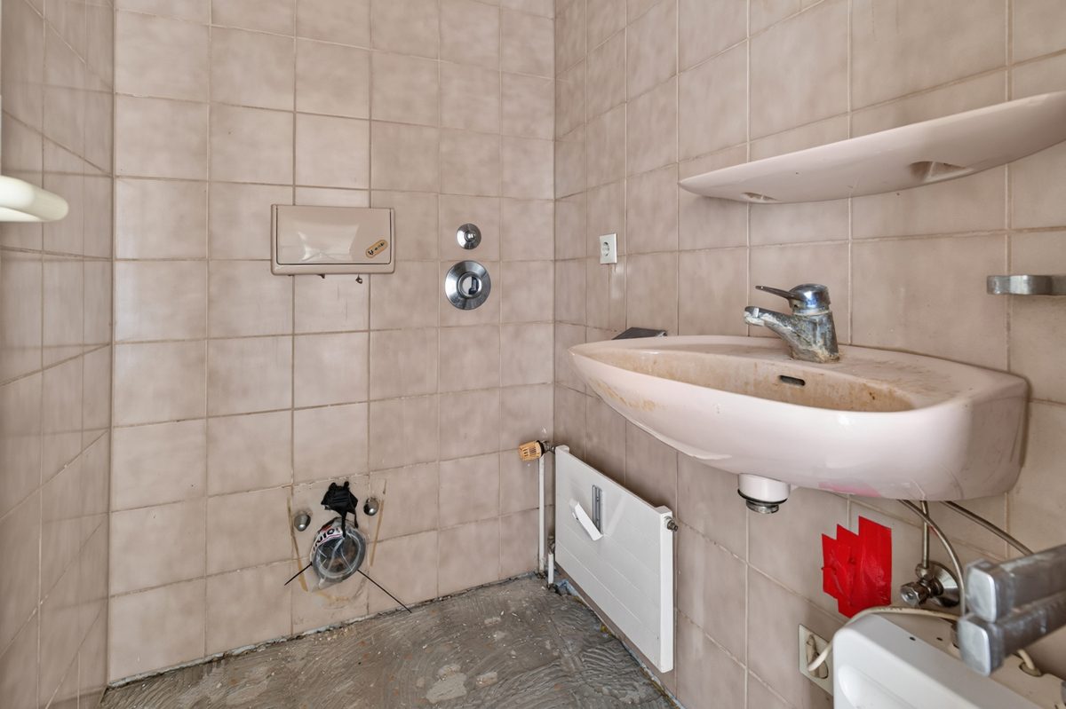 Gäste WC Immobilienangebot - Karlsruhe - Wohnungen - Maisonette mit Potenzial: 3 Zimmer-Wohnung auf zwei Ebenen in zentraler Lage von Karlsruhe!