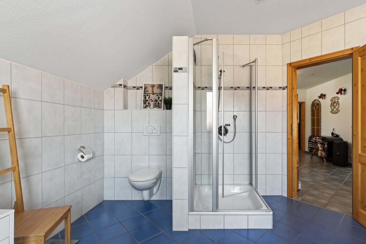 OG Tageslichtbad Immobilienangebot - Wörth am Rhein / Schaidt - Wohnen & Anlage - Raumwunder für die große Familie! Ansprechendes Einfamilienhaus in Schaidt