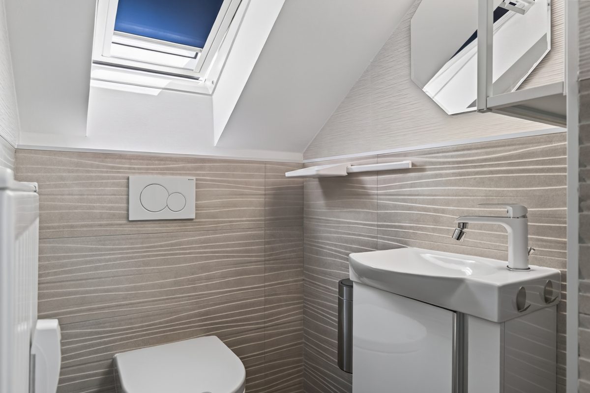 WC Immobilienangebot - Stutensee / Staffort - Wohnungen - Attraktive 3-Zimmer-Wohnung nach Sanierung - selbst einziehen oder clever investieren!