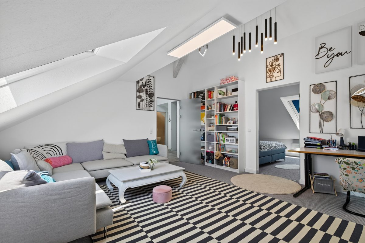 Wohnzimmer Immobilienangebot - Stutensee / Staffort - Wohnungen - Attraktive 3-Zimmer-Wohnung nach Sanierung - selbst einziehen oder clever investieren!