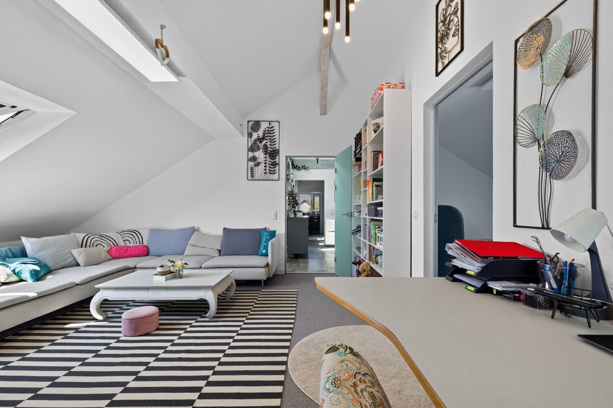 Wohnzimmer Immobilienangebot - Stutensee / Staffort - Wohnungen - Attraktive 3-Zimmer-Wohnung nach Sanierung - selbst einziehen oder clever investieren!