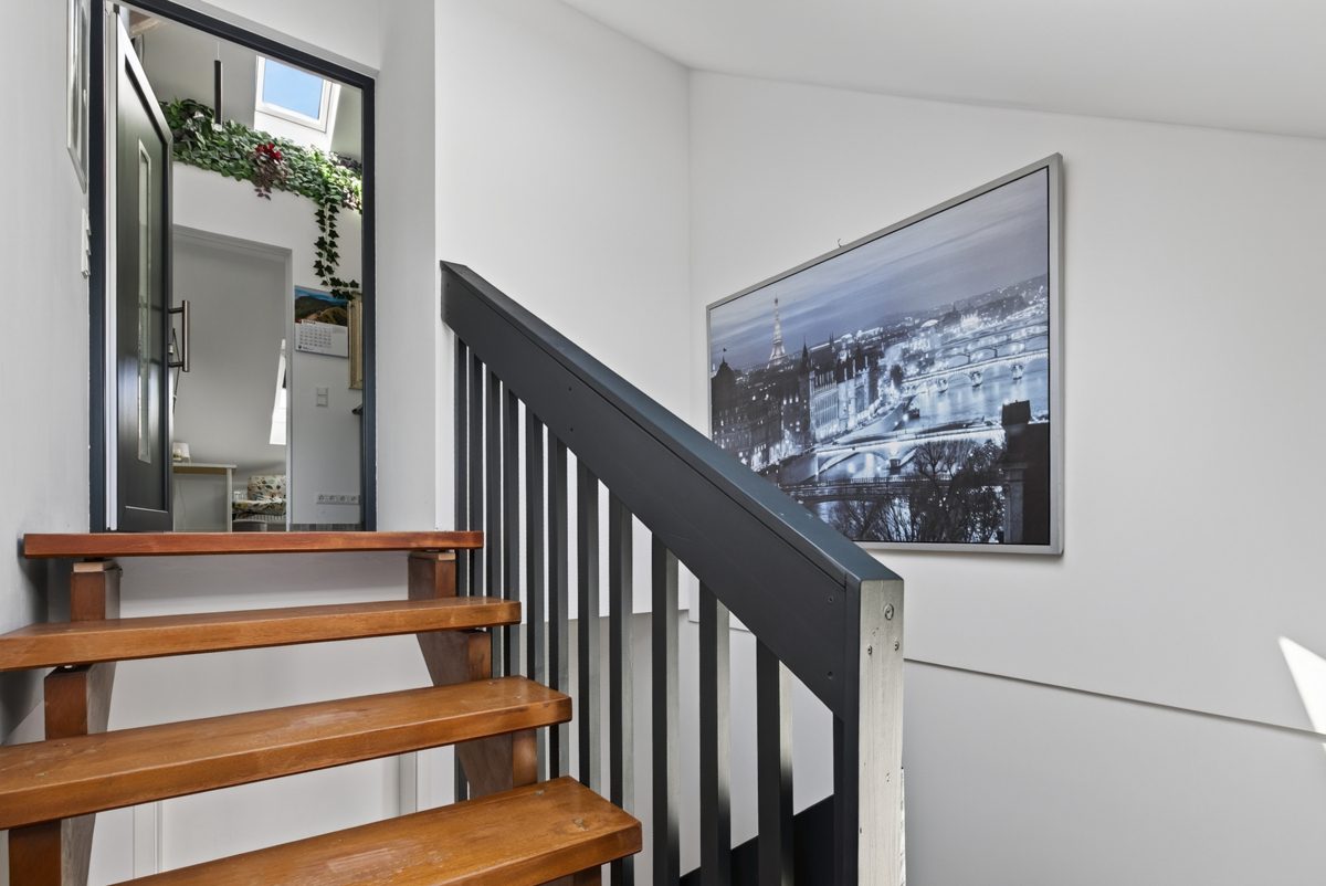 Eingang Immobilienangebot - Stutensee / Staffort - Wohnungen - Attraktive 3-Zimmer-Wohnung nach Sanierung - selbst einziehen oder clever investieren!