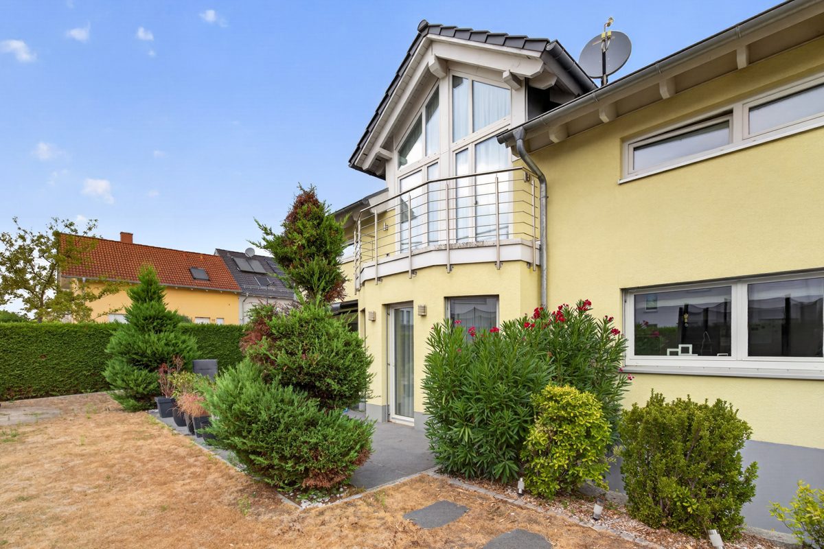 Immobilienangebot - Bruchsal / Büchenau - Wohnen & Anlage - Modernes Wohnjuwel in ruhiger Lage - großzügiges freistehendes Einfamilienhaus!