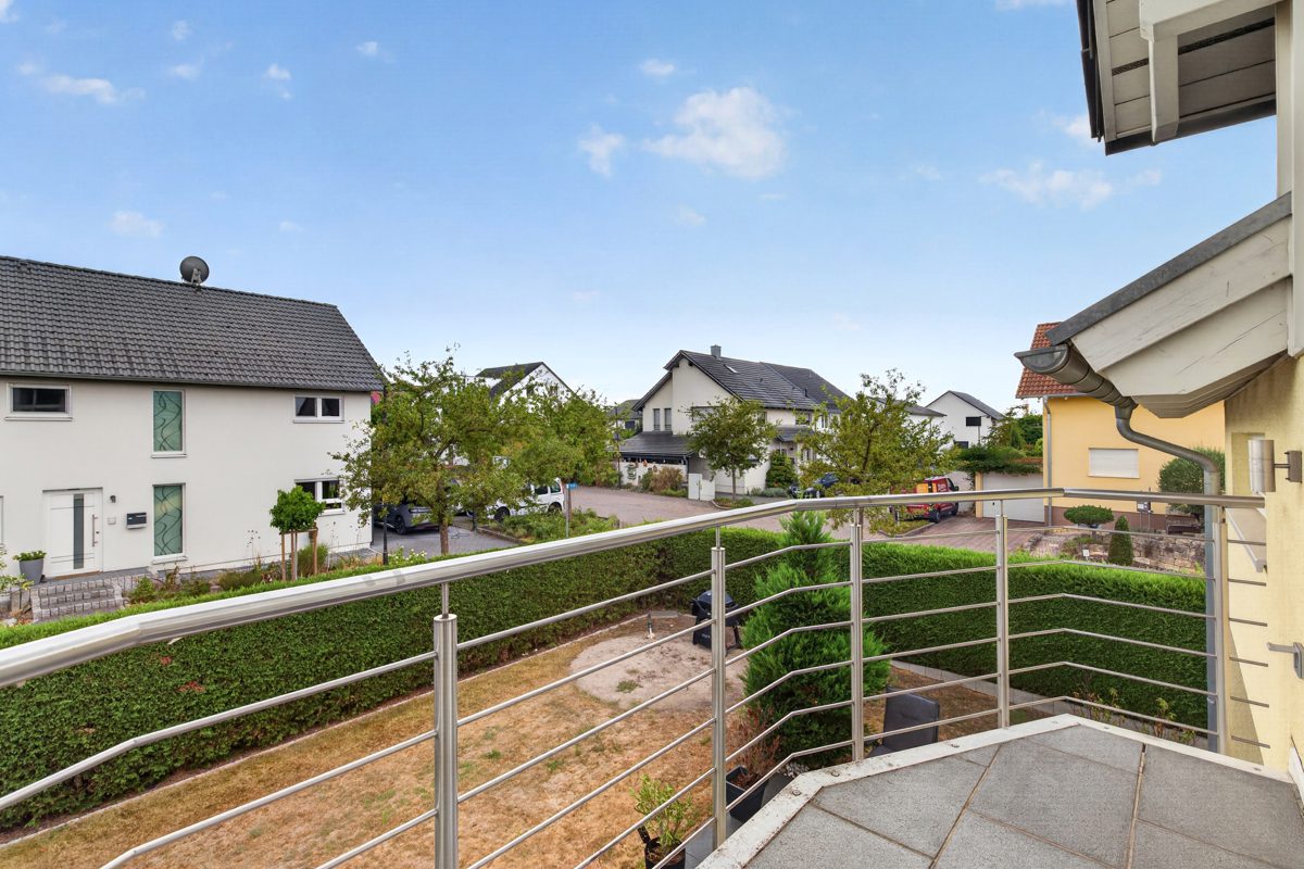 Immobilienangebot - Bruchsal / Büchenau - Wohnen & Anlage - Modernes Wohnjuwel in ruhiger Lage - großzügiges freistehendes Einfamilienhaus!