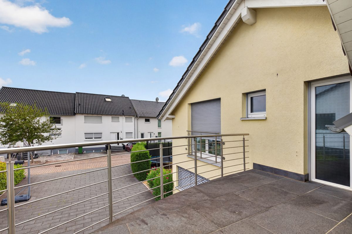 Immobilienangebot - Bruchsal / Büchenau - Wohnen & Anlage - Modernes Wohnjuwel in ruhiger Lage - großzügiges freistehendes Einfamilienhaus!