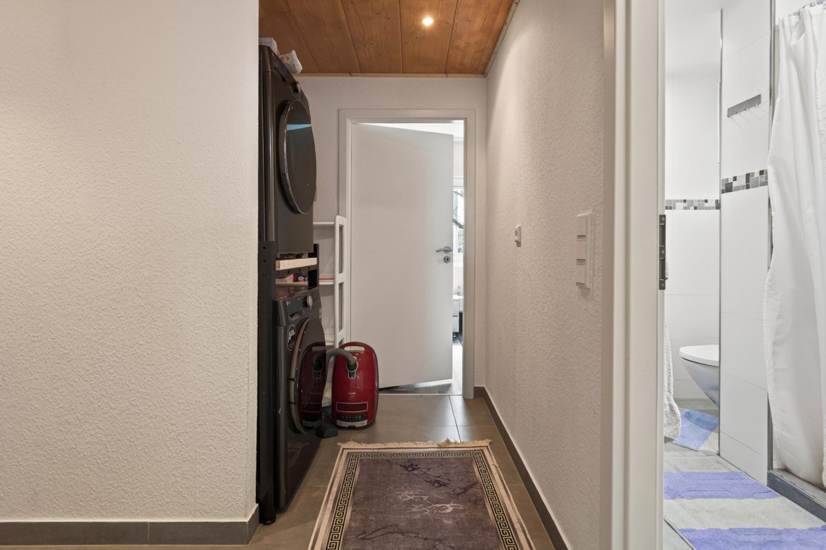 Immobilienangebot - Linkenheim-Hochstetten / Linkenheim - Wohnungen - Vermietete, sanierte Hochparterrewohnung mit Balkon – attraktive Kapitalanlage