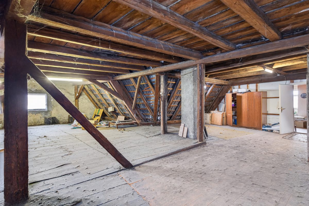 Immobilienangebot - Dettenheim / Liedolsheim - Wohnen & Anlage - Wohnen, Vermieten, Weiterentwickeln - Zweifamilienhaus mit geschütztem Innenhof und Nebengebäuden