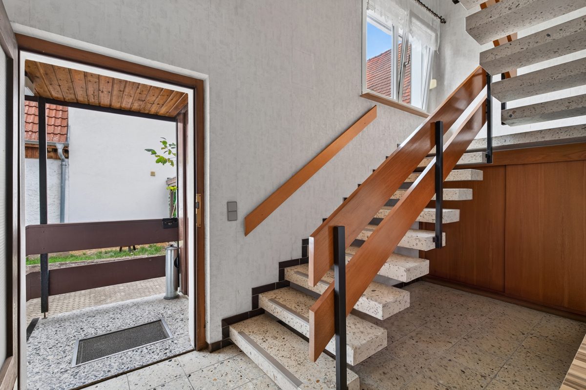 Immobilienangebot - Dettenheim / Liedolsheim - Wohnen & Anlage - Wohnen, Vermieten, Weiterentwickeln - Zweifamilienhaus mit geschütztem Innenhof und Nebengebäuden