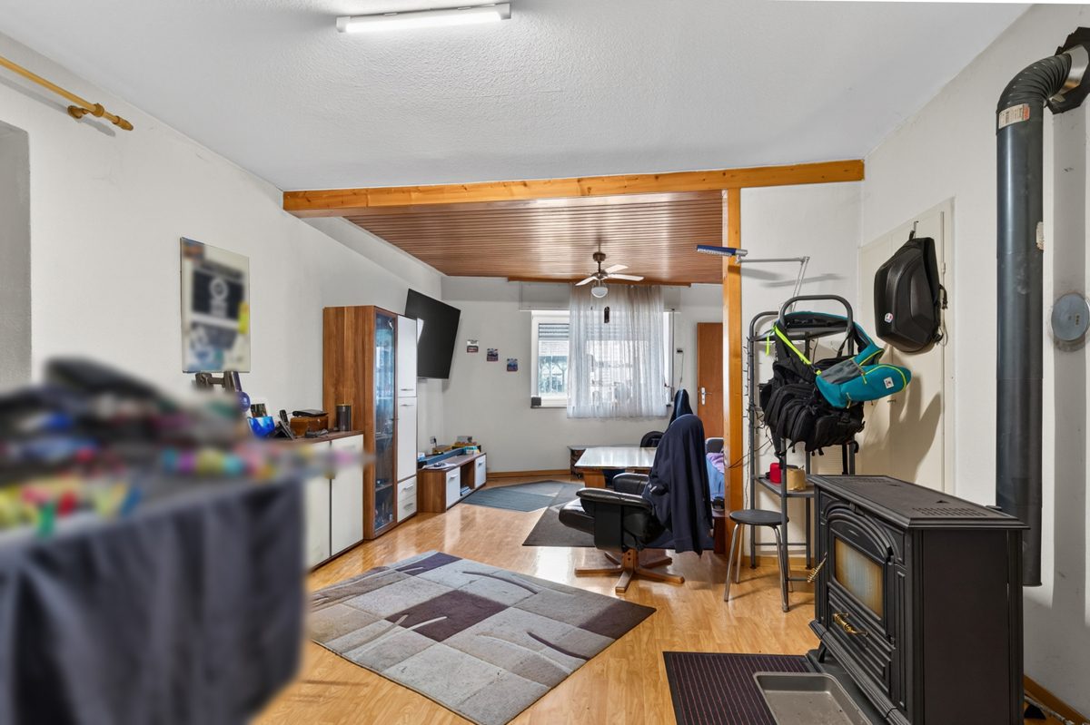 Immobilienangebot - Dettenheim / Liedolsheim - Wohnen & Anlage - Wohnen, Vermieten, Weiterentwickeln - Zweifamilienhaus mit geschütztem Innenhof und Nebengebäuden