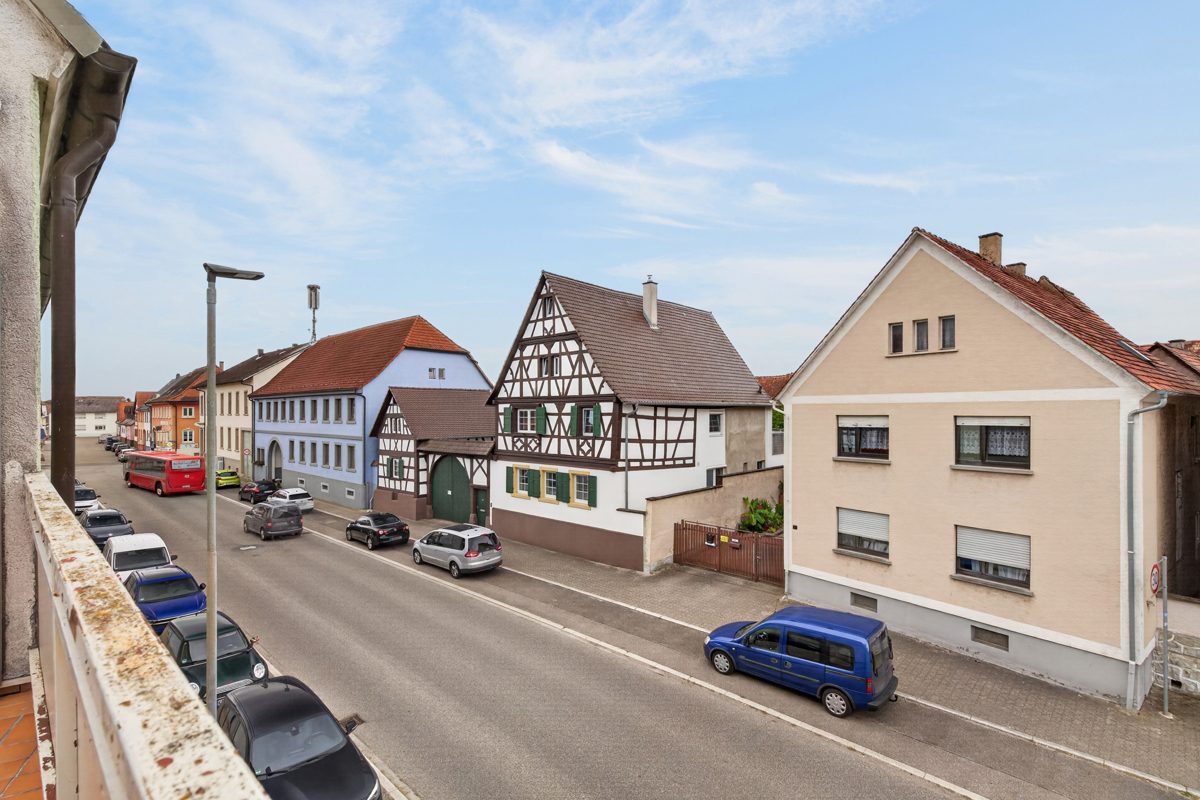 Immobilienangebot - Dettenheim / Liedolsheim - Wohnen & Anlage - Wohnen, Vermieten, Weiterentwickeln - Zweifamilienhaus mit geschütztem Innenhof und Nebengebäuden