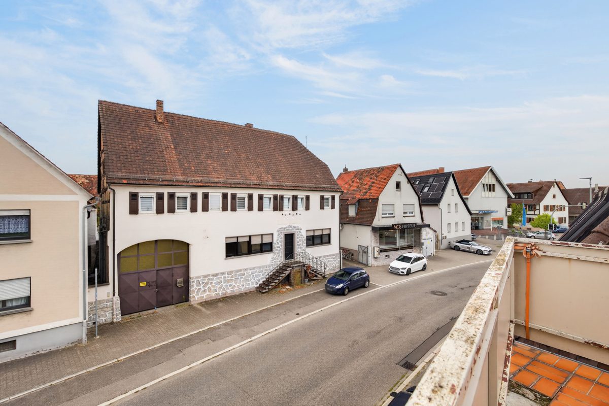 Immobilienangebot - Dettenheim / Liedolsheim - Wohnen & Anlage - Wohnen, Vermieten, Weiterentwickeln - Zweifamilienhaus mit geschütztem Innenhof und Nebengebäuden