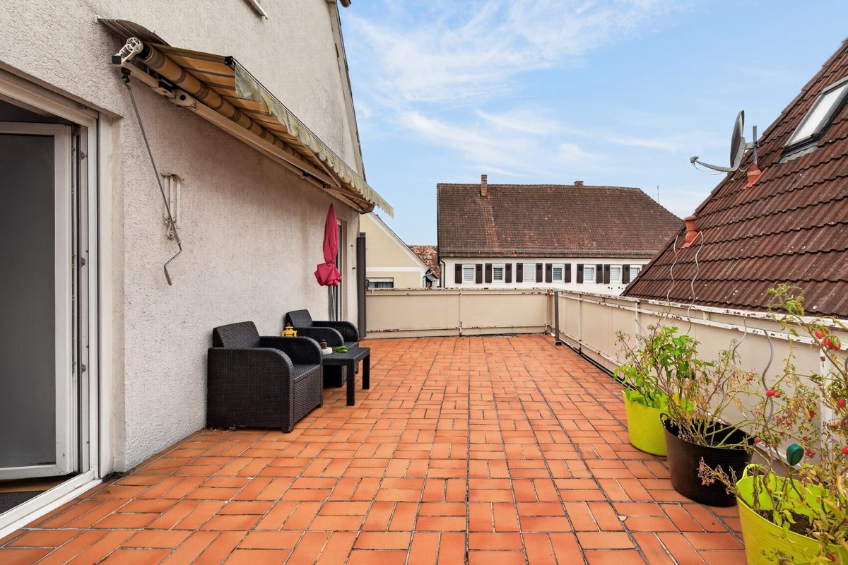Immobilienangebot - Dettenheim / Liedolsheim - Wohnen & Anlage - Wohnen, Vermieten, Weiterentwickeln - Zweifamilienhaus mit geschütztem Innenhof und Nebengebäuden