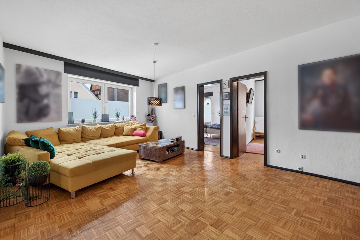 Immobilienangebot - Dettenheim / Liedolsheim - Wohnen & Anlage - Wohnen, Vermieten, Weiterentwickeln - Zweifamilienhaus mit geschütztem Innenhof und Nebengebäuden